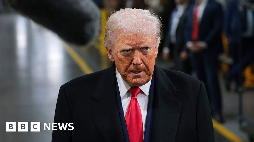 Finger of Fury: White House Defends Trump’s Gesture at "Lunatic" Heckler