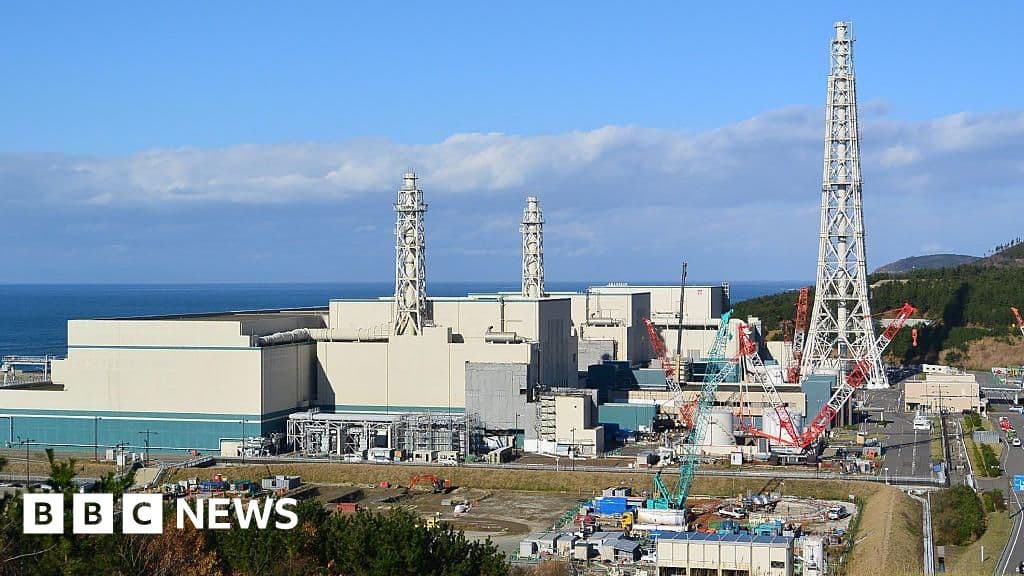 Japan Halts World’s Largest Nuclear Plant Hours After Historic Restart