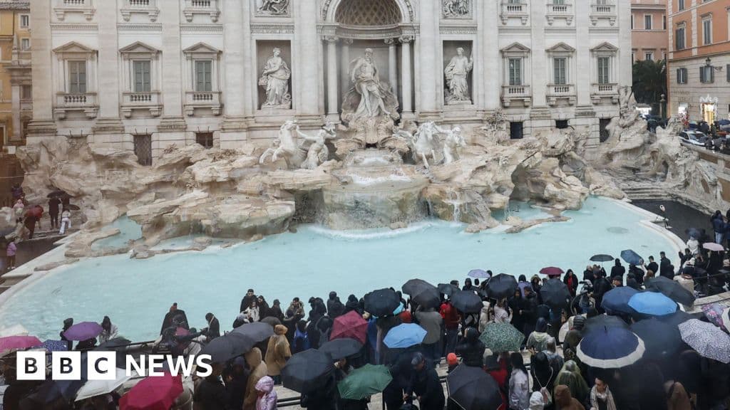 Rome's Trevi Fountain to Charge Tourists New Entry Fee
