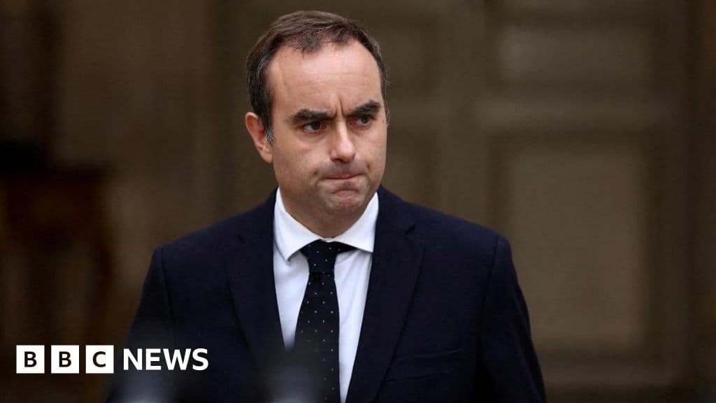 French PM Survives Critical Vote as Budget Crisis Looms