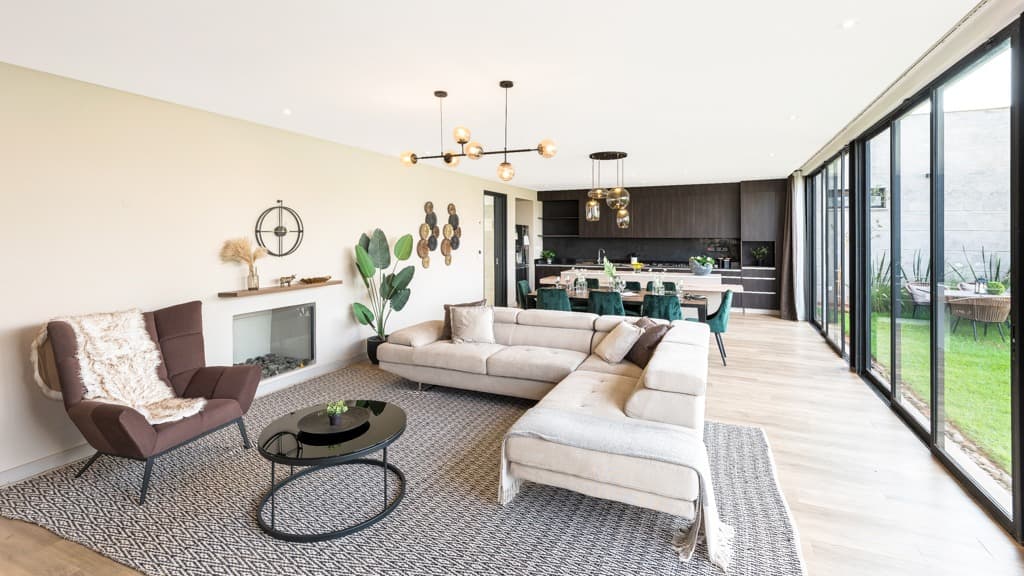 Luxury 4-Bedroom Glass-Wrapped Home in Ineza