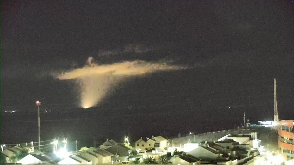 Israel Strikes Gaza, Shattering Fragile Ceasefire After Accusations