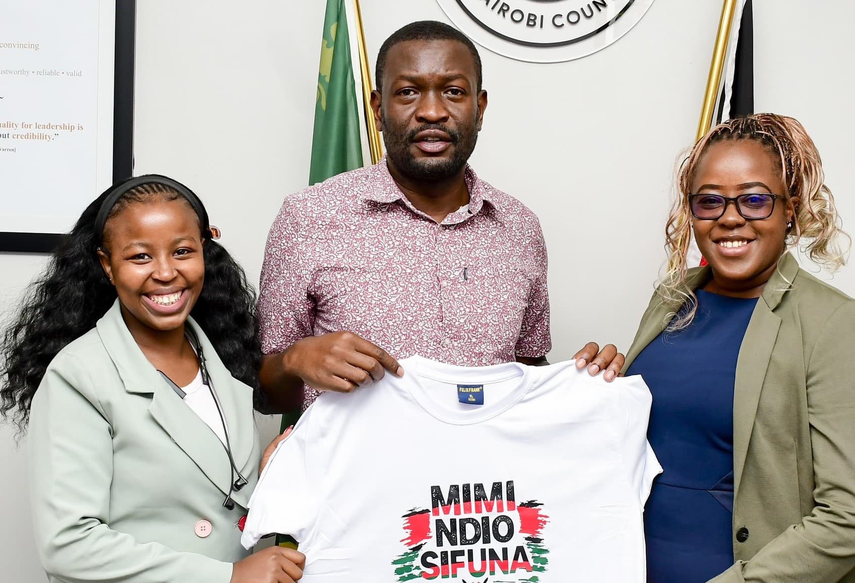 Senator Sifuna Gifted Viral "Mimi Ndio Sifuna" T-Shirt