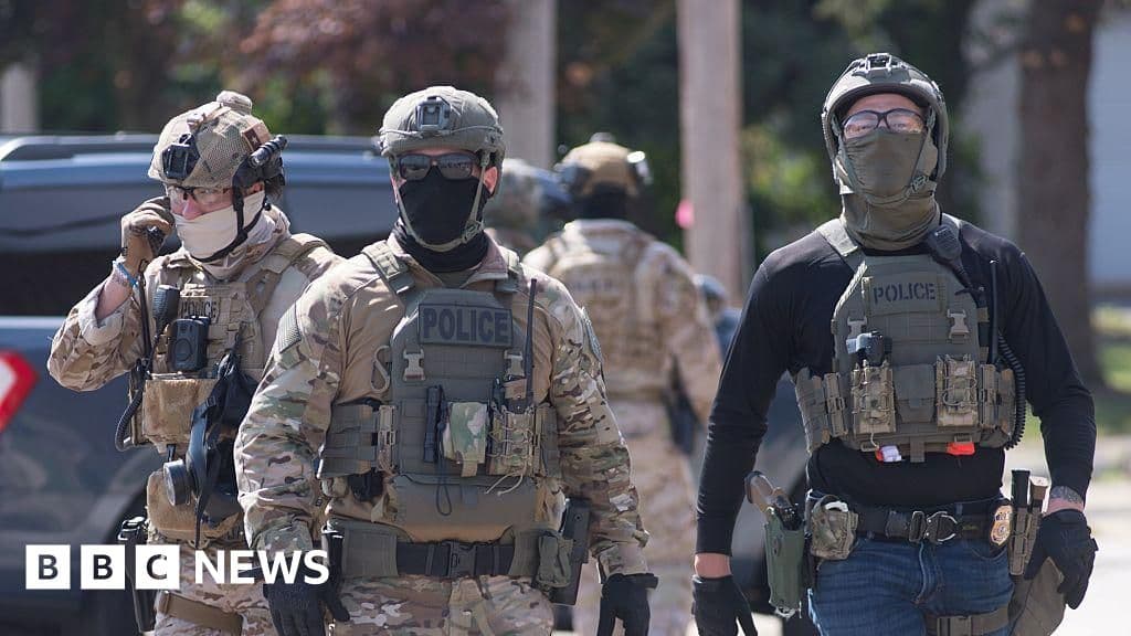 US Government Shutdown: Trump Administration Seeks Ways to Pay Federal Officers