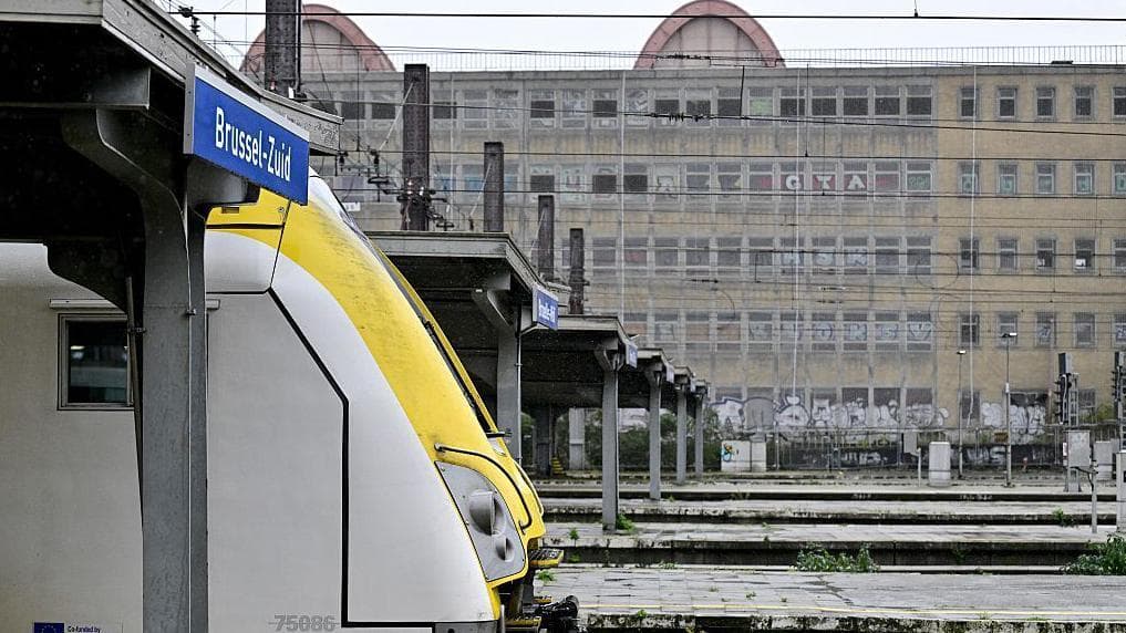 Belgian Strike Grounds Flights, Disrupts Transport Over Austerity