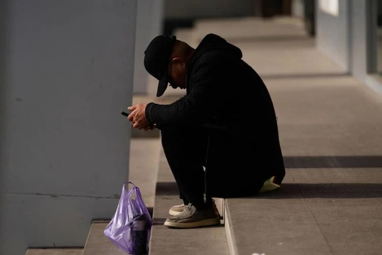 "Are You Dead?": The Darkly Viral Chinese App Solving the Solitude Crisis