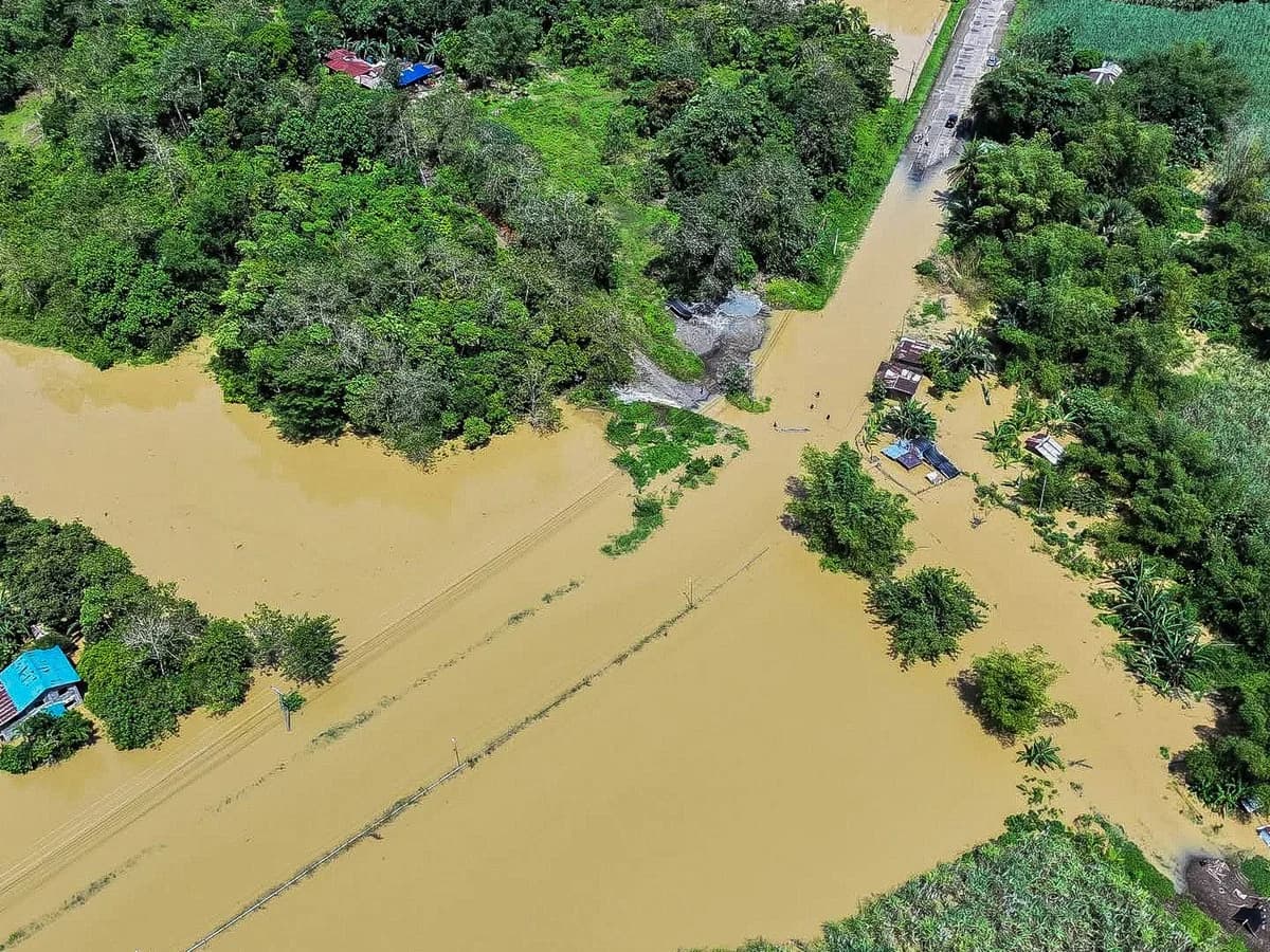 Tropical Storm Fengshen Leaves Eight Dead in Philippines, Thousands Evacuated