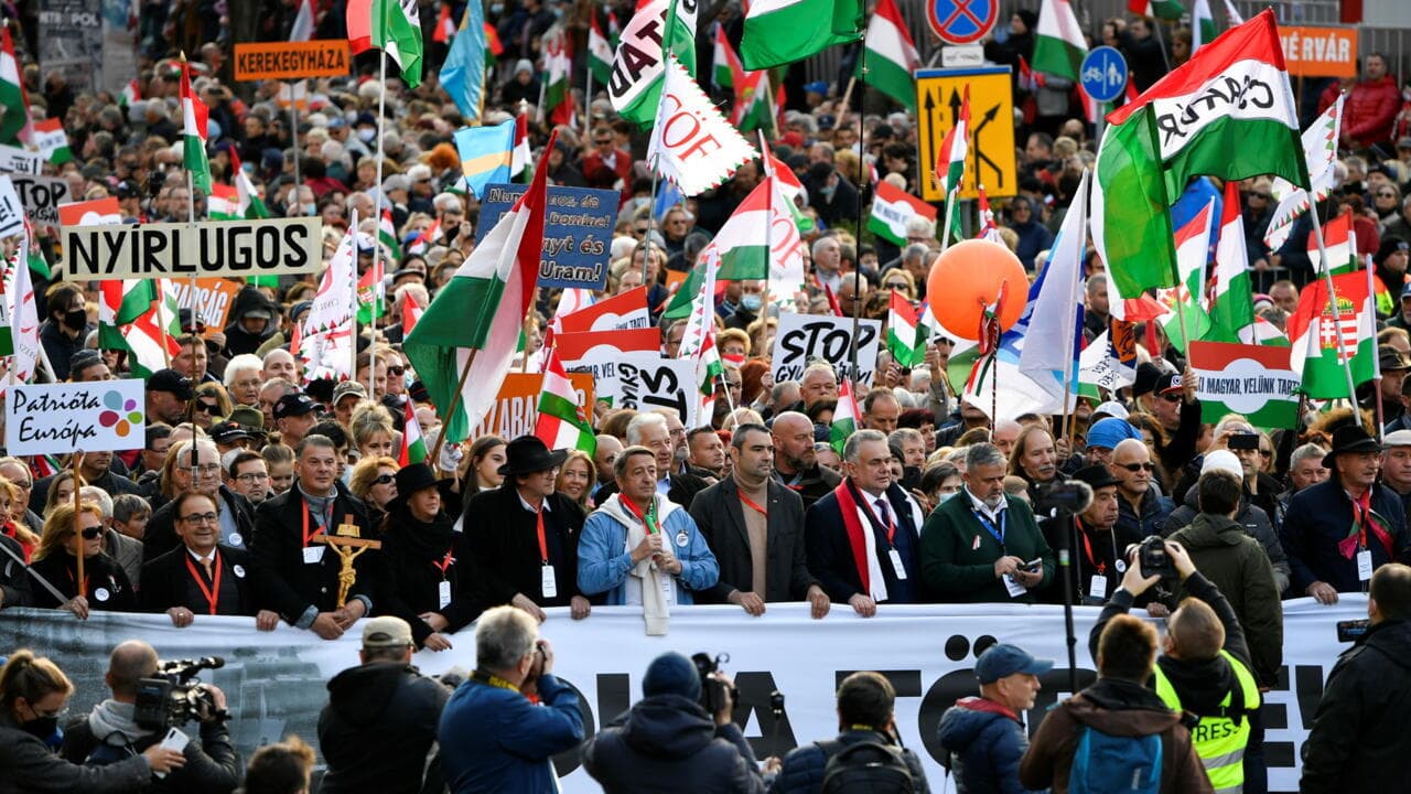 Hungary's Election Campaign Kicks Off Amidst Rival Rallies