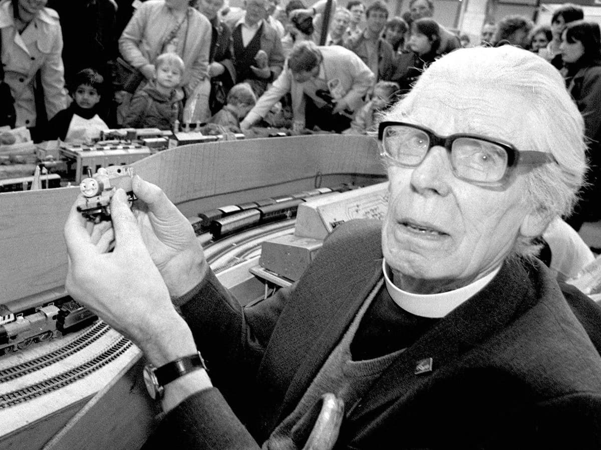 Blue Plaque Honours Thomas the Tank Engine Creator in UK