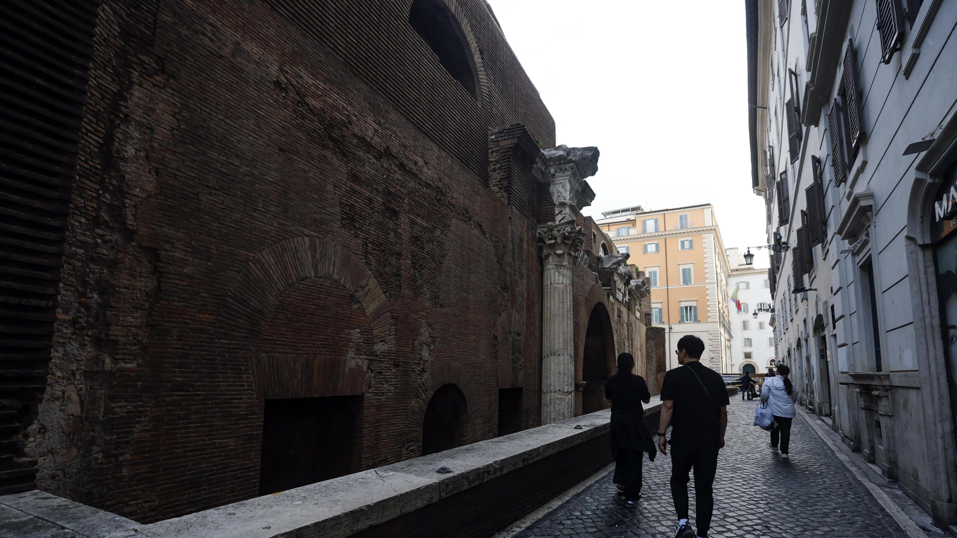 Japanese Tourist Dies in Fall at Rome's Pantheon