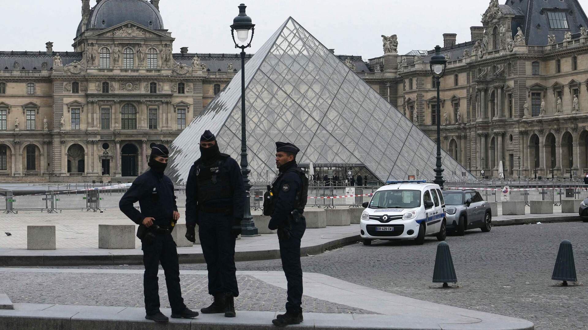 Brazen Louvre Heist: Priceless Jewels Stolen in Daring Daylight Robbery