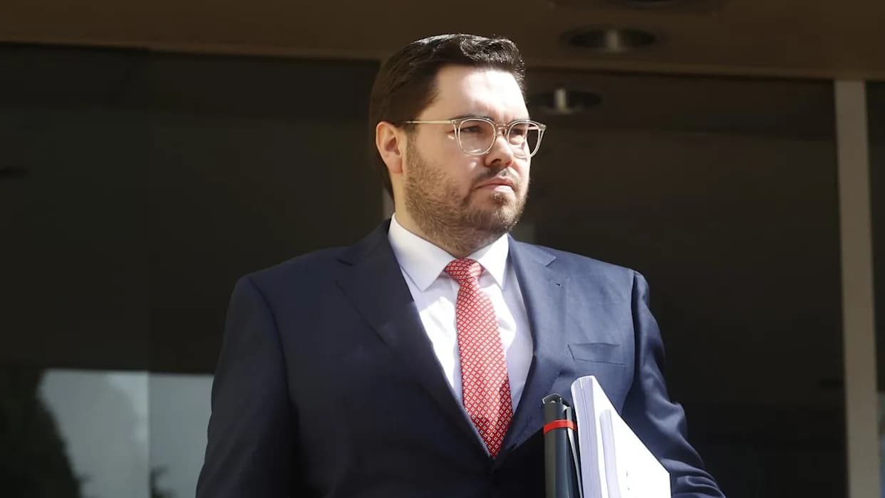 Australia Denies Legal Aid to Ex-Aide in National Secrets Probe