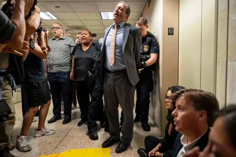 US Lawmakers Condemn ICE After Veterans Injured, Arrested in Protests