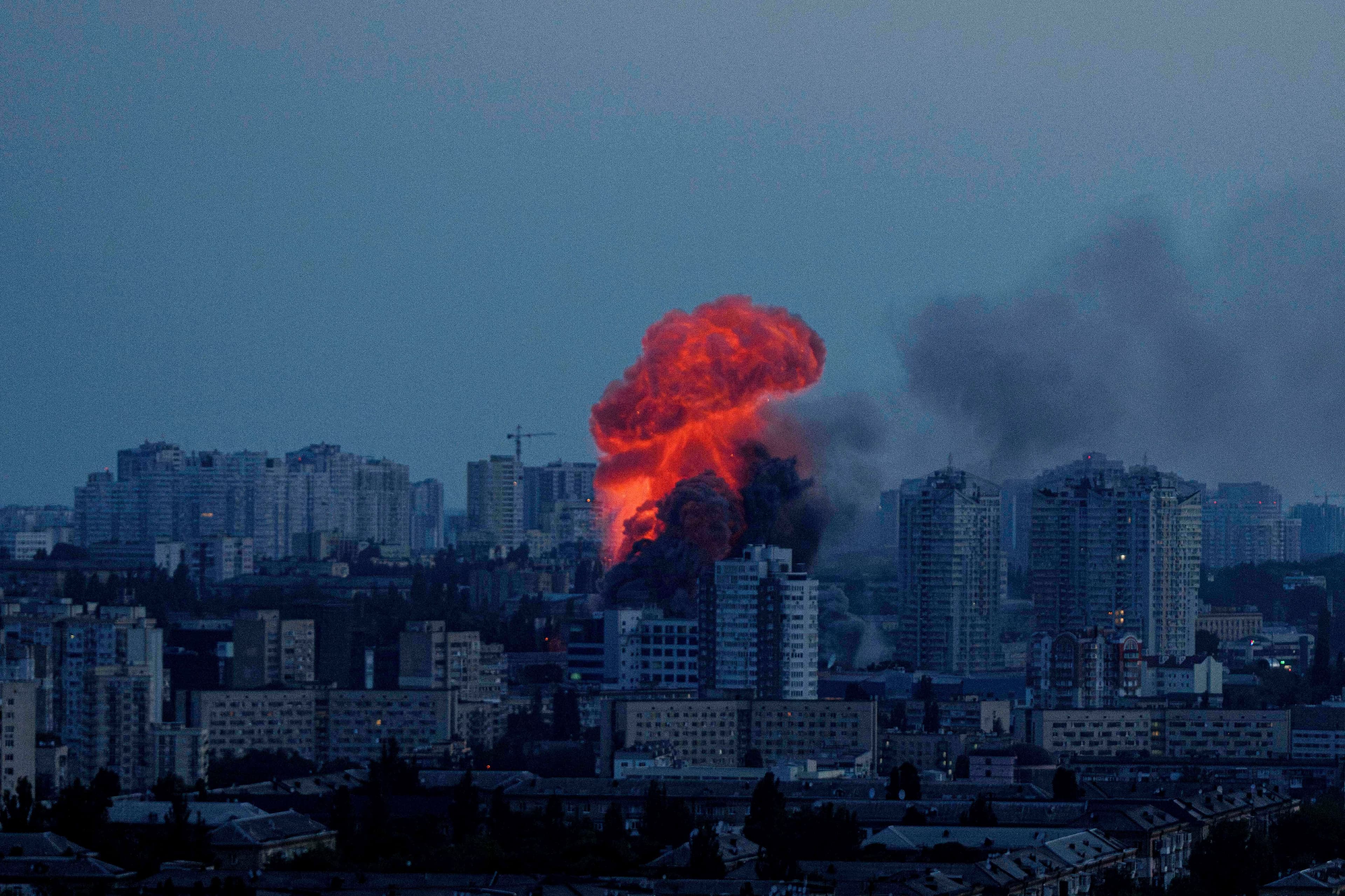 Diplomacy Under Fire: Deadly Russian Strikes Rock Kyiv as US-Backed Peace Talks Begin