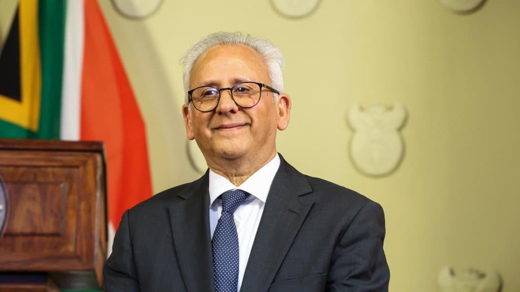 Civil War in SA Police as Minister Admits Gangs are Winning