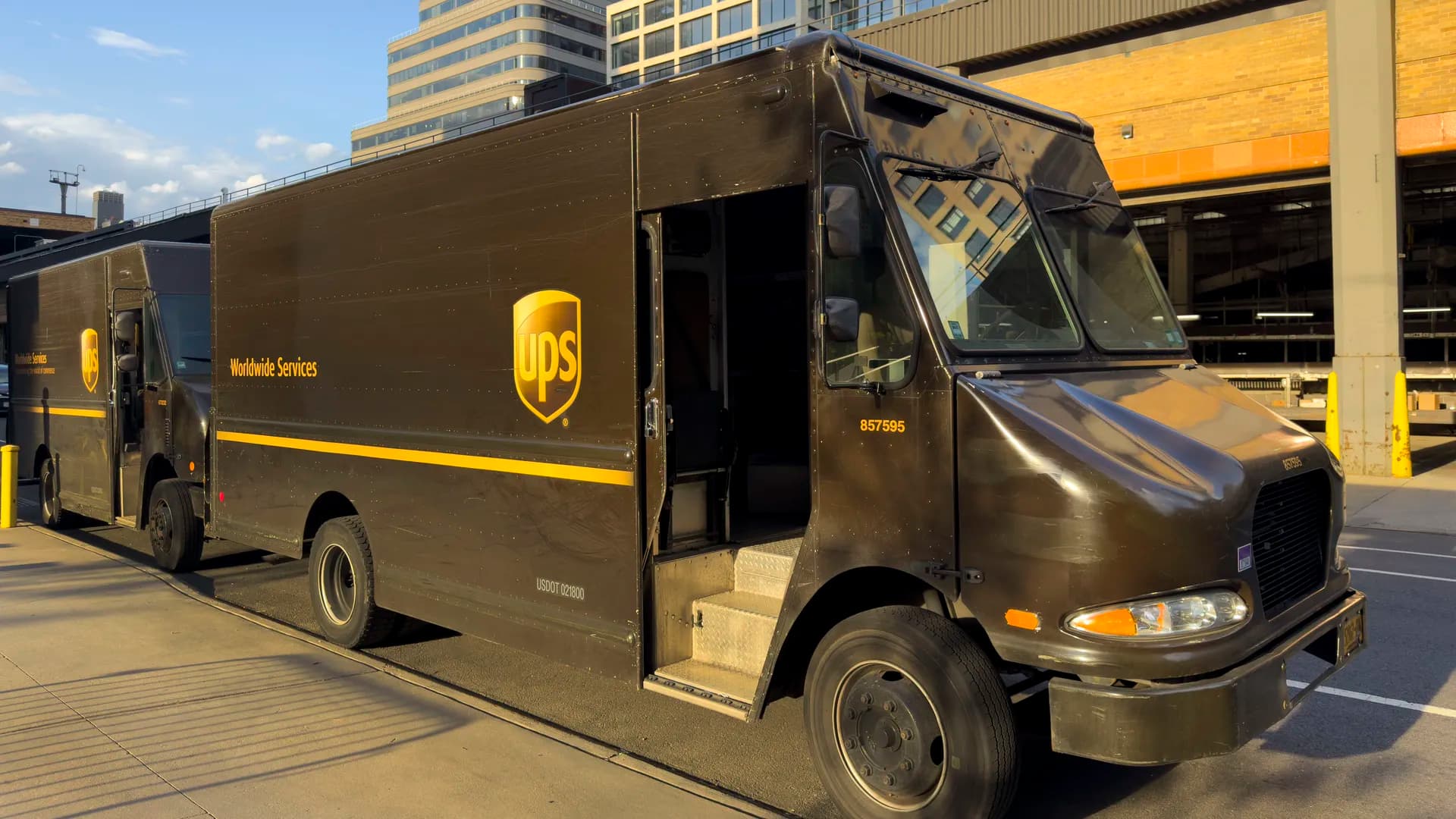 The Great Decoupling: UPS Axes 30,000 Jobs in Automation Pivot and Split from Amazon