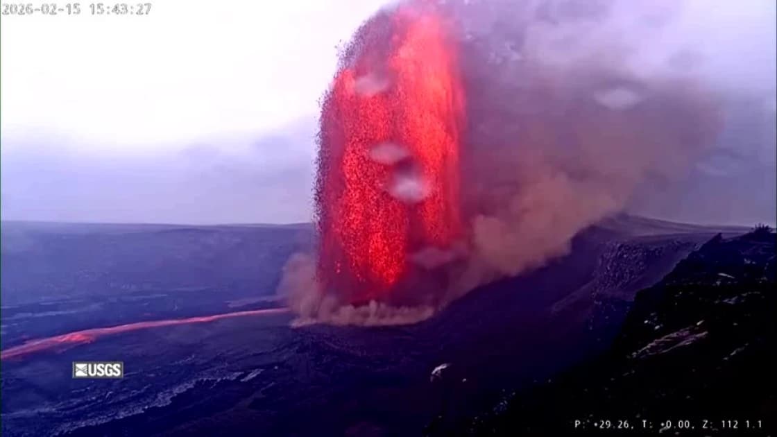 Hawaii's Kilauea volcano erupts in glorious display