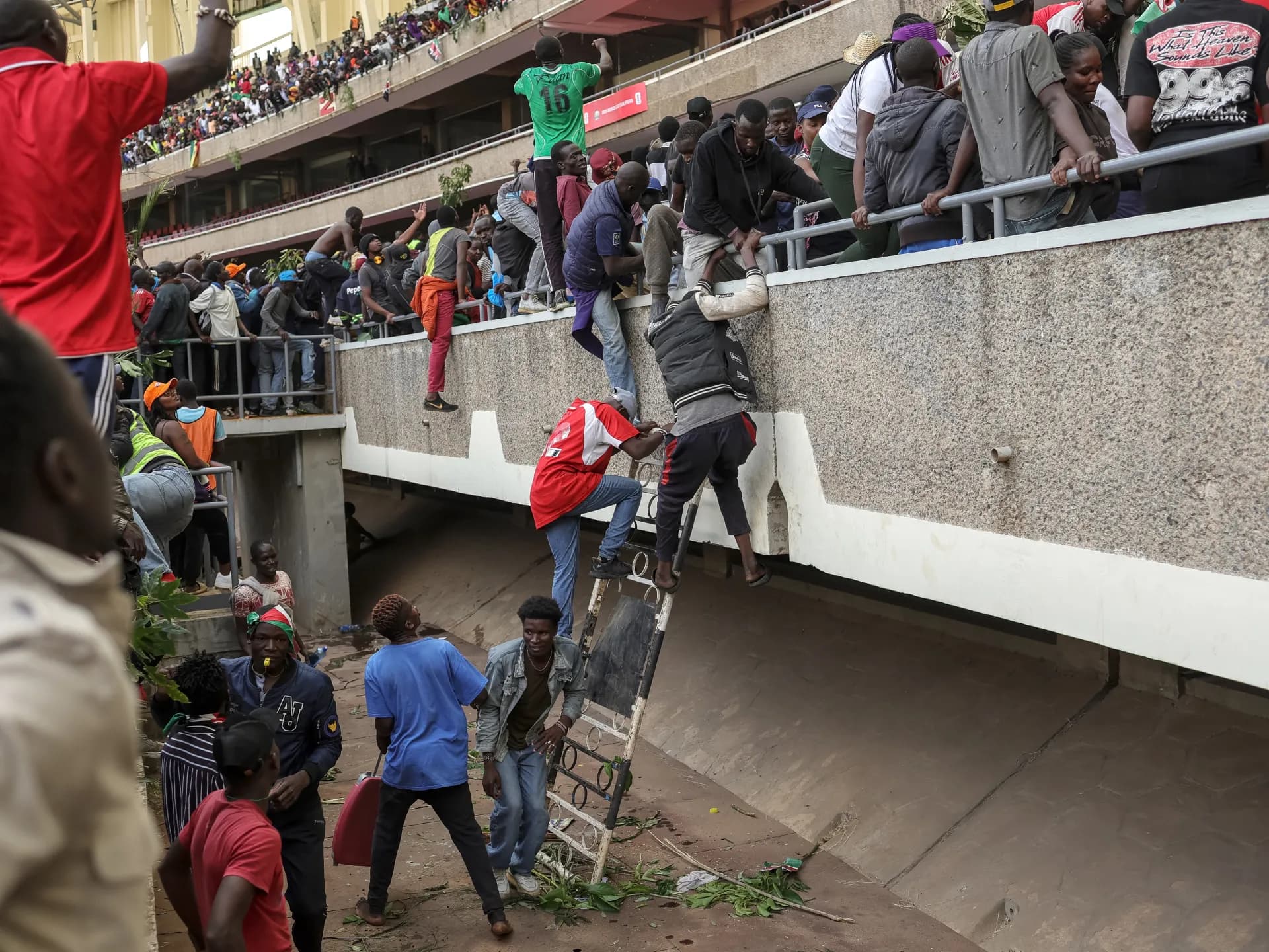 Three Dead as Police Disperse Odinga Mourners in Nairobi