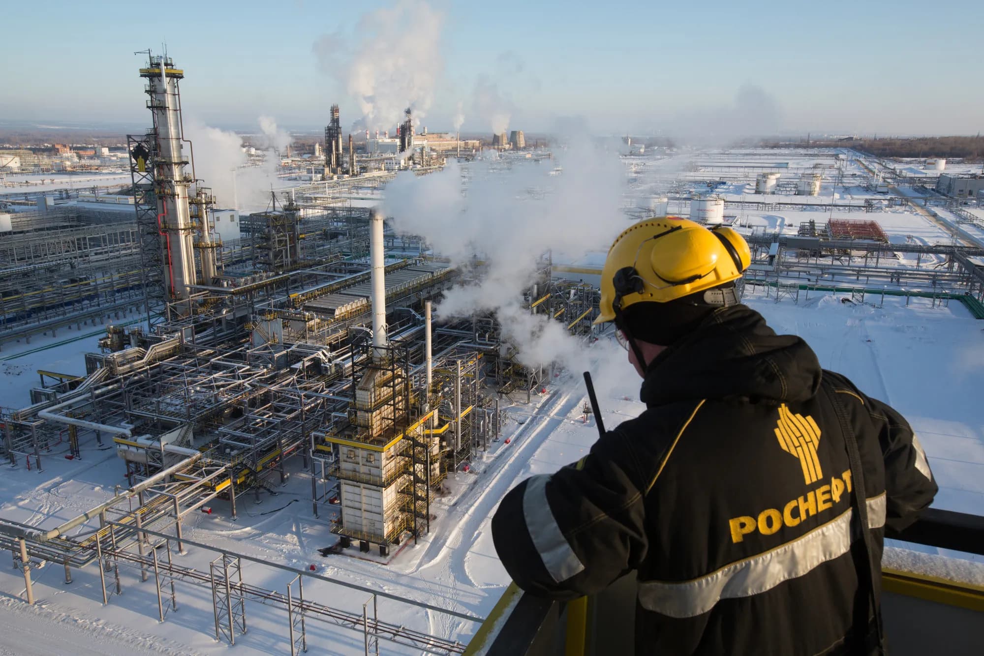 US Sanctions Russia's Top Oil Firms Amid Ukraine War Escalation