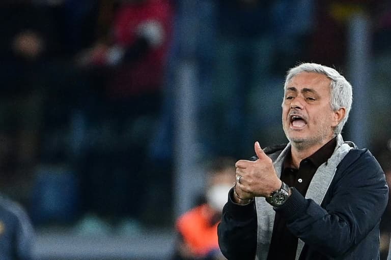 Mourinho’s Punishment: Benfica Squad Locked in Training Ground After Cup Exit