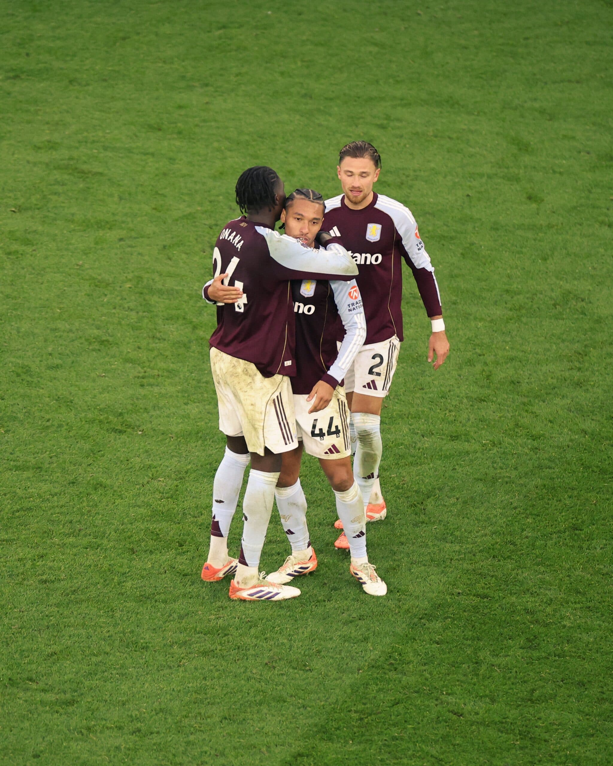 Rogers Double Sinks Ailing Manchester United